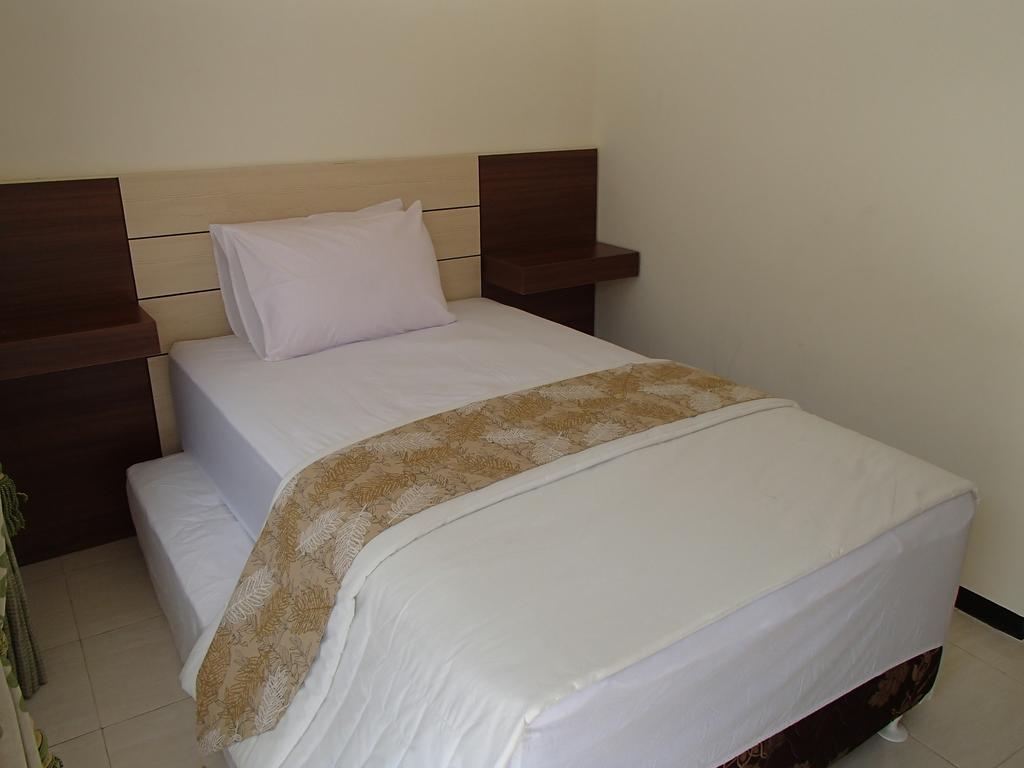 Shakila Guest House Malang Room photo